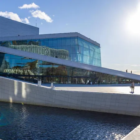 アパート Charming With Balcony Rooftop Access