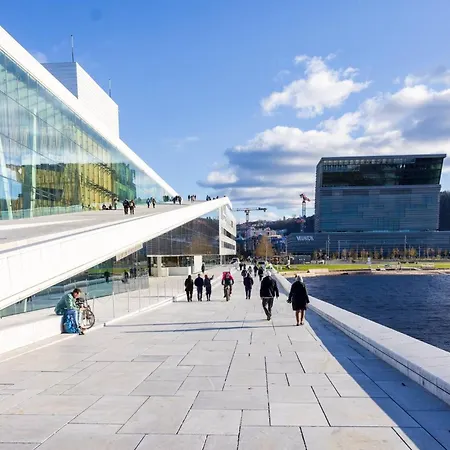 Charming With Balcony Rooftop Access *