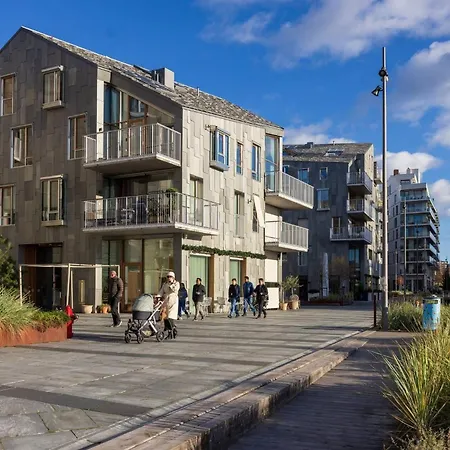 Charming With Balcony Rooftop Access