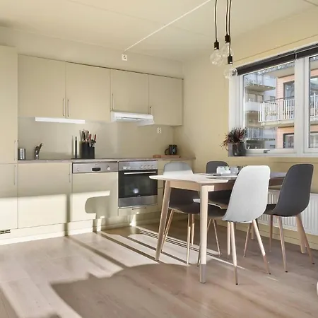 Charming With Balcony Rooftop Access Appartement