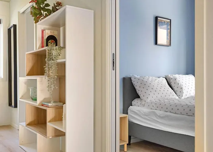 דירה Charming With Balcony Rooftop Access