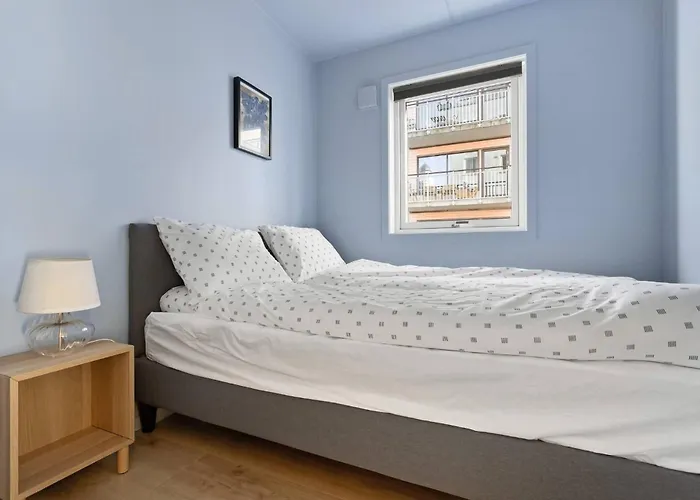 דירה Charming With Balcony Rooftop Access