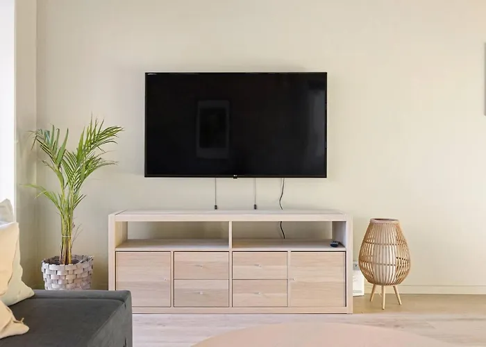 Charming With Balcony Rooftop Access אוסלו