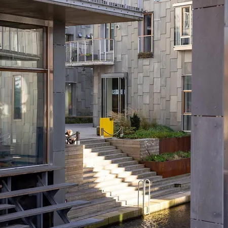 Charming With Balcony Rooftop Access אוסלו