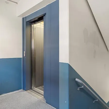 Charming With Balcony Rooftop Access אוסלו