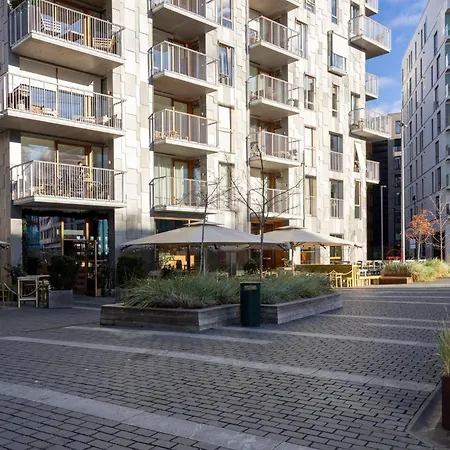 דירה Charming With Balcony Rooftop Access