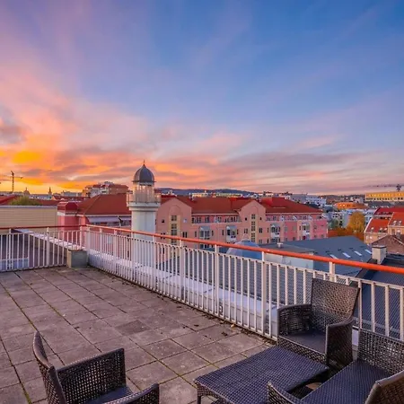 Charming With Balcony Rooftop Access דירה אוסלו