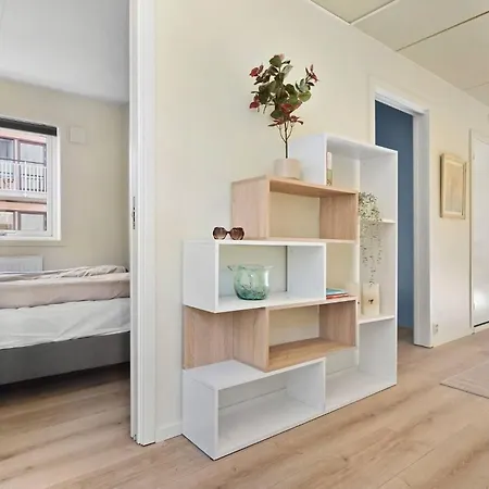 דירה Charming With Balcony Rooftop Access *