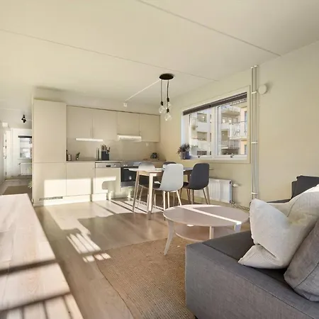 Charming With Balcony Rooftop Access *