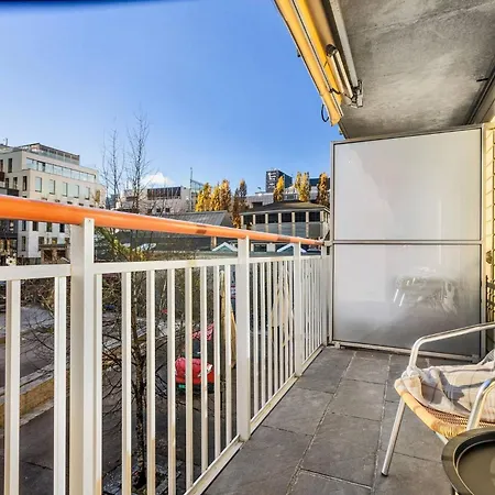 Charming With Balcony Rooftop Access אוסלו