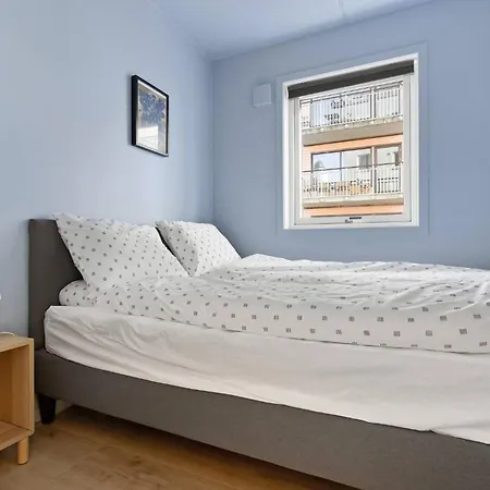 דירה Charming With Balcony Rooftop Access