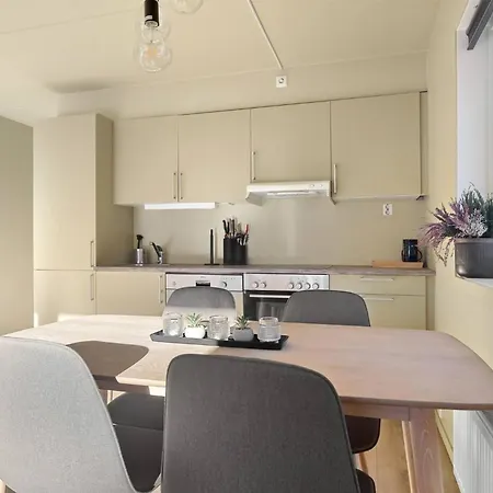 Charming With Balcony Rooftop Access Leilighet