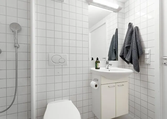 Charming With Balcony Rooftop Access 아파트 *