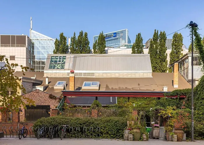 아파트 Charming With Balcony Rooftop Access *