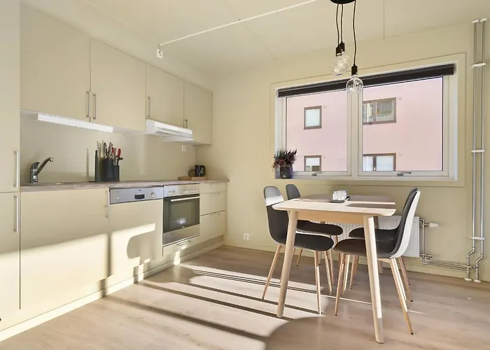 아파트 Charming With Balcony Rooftop Access