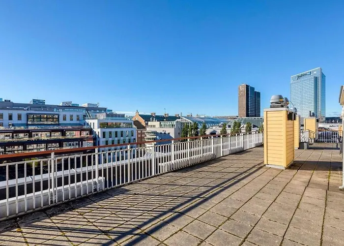 Charming With Balcony Rooftop Access *