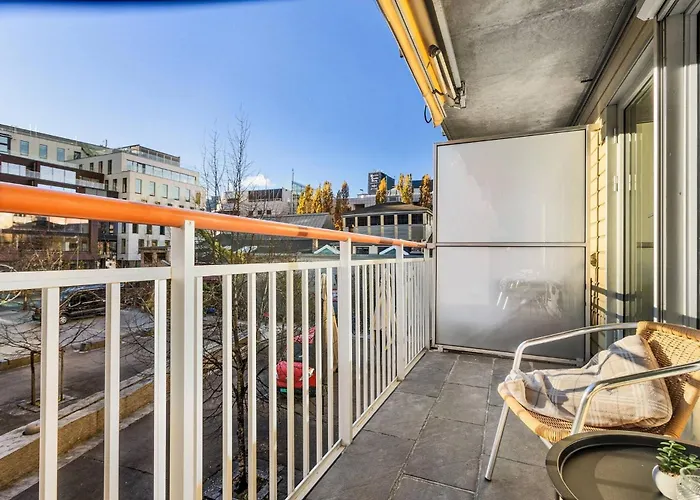 Charming With Balcony Rooftop Access 오슬로