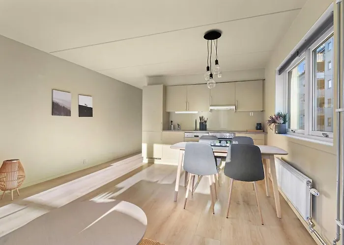 Charming With Balcony Rooftop Access * 오슬로